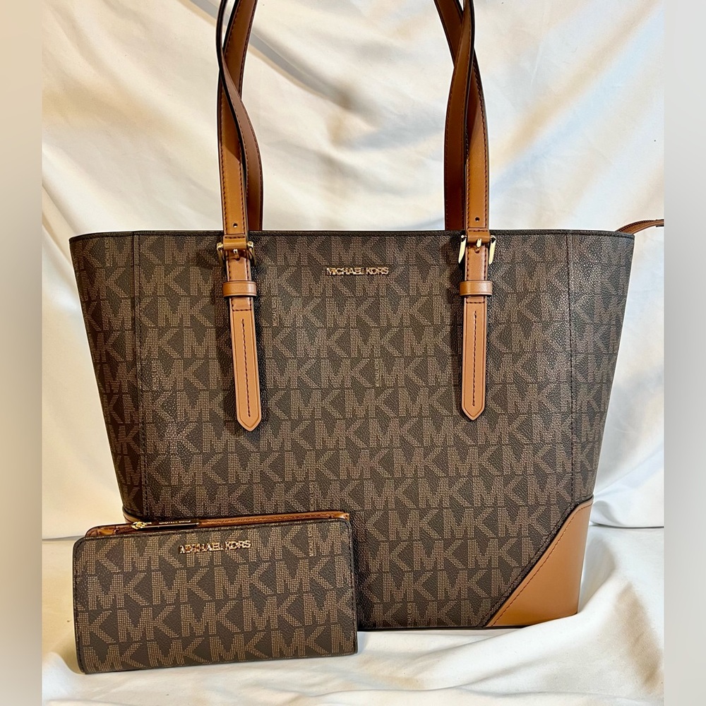 Michael Kors Signature Aria Brown/Acorn Large Tote Bag Shoulder Bag & Wallet